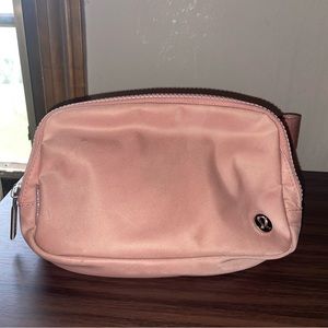Lululemon everywhere belt bag